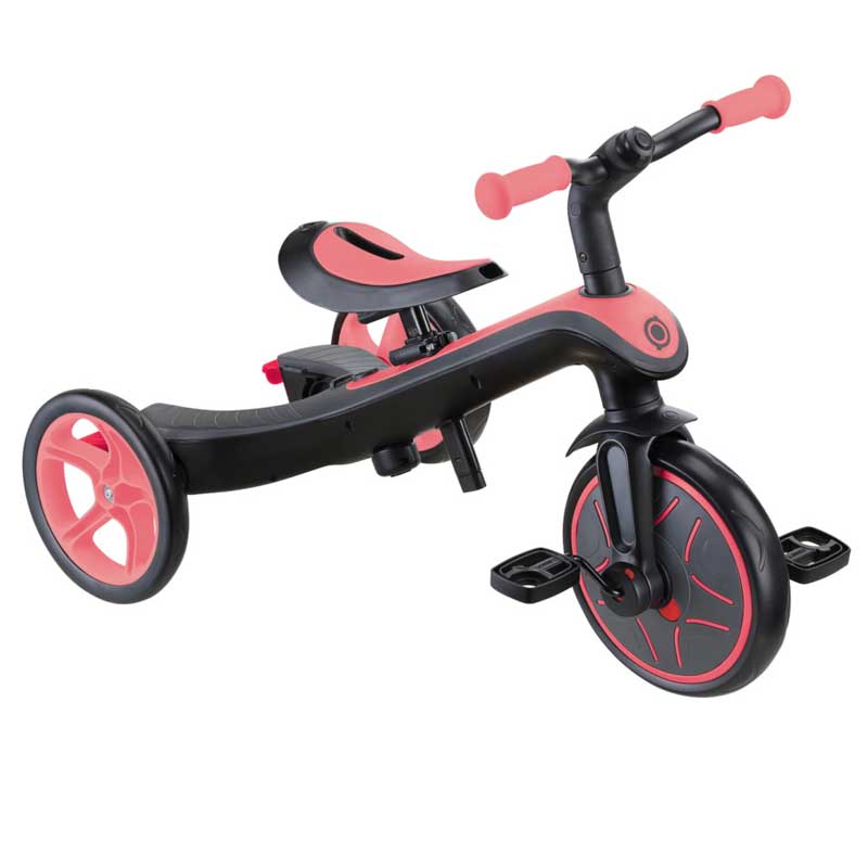 Триколка Globber EXPLORER TRIKE 4 IN 1, розов цвят – режим триколка с педали, преден диагонален изглед.