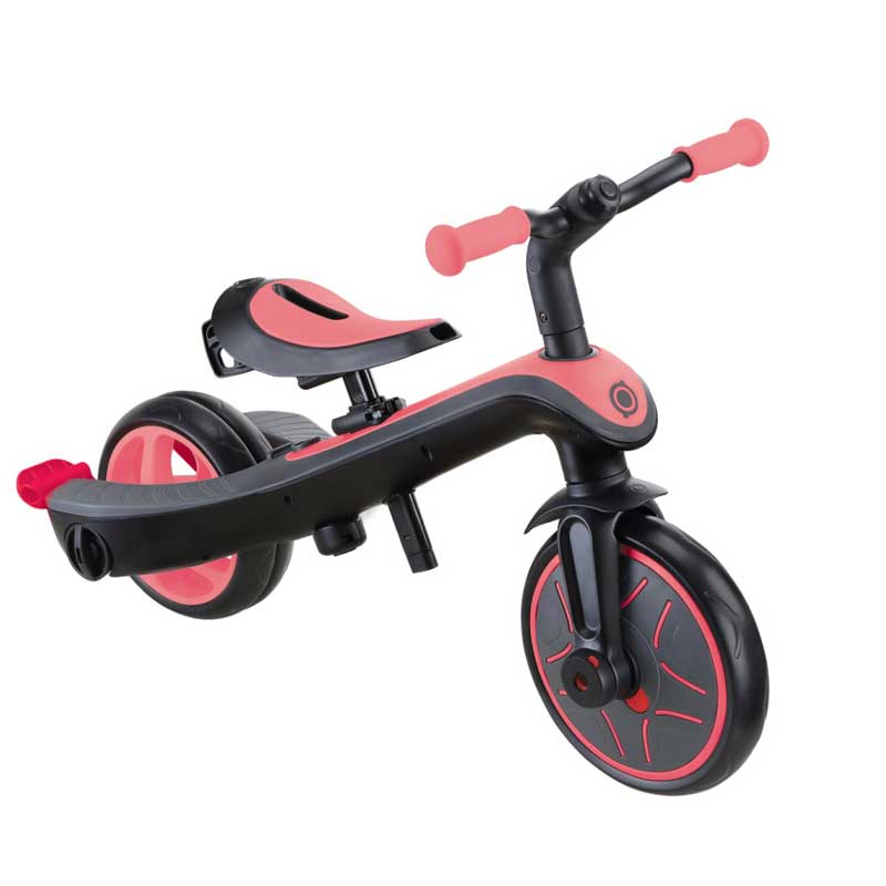 Триколка Globber EXPLORER TRIKE 4 IN 1, розов цвят – режим баланс колело, преден диагонален изглед.