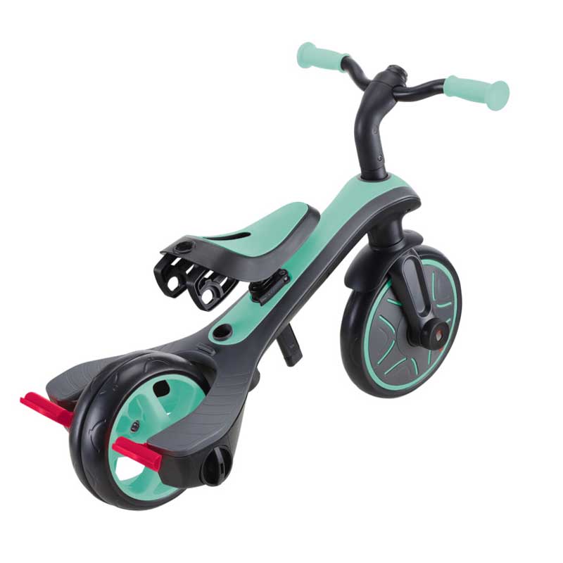 Триколка Globber EXPLORER TRIKE 4 IN 1, ментово зелен цвят – триколка с педали за деца, изглед отзад под ъгъл