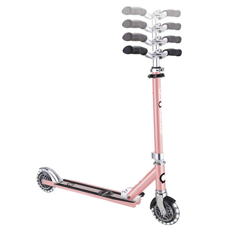 Алуминиева детска тротинетка GLOBBER FLOW ELEMENT LIGHTS - розово злато. Снимка отстрани - указание за регулиране. 