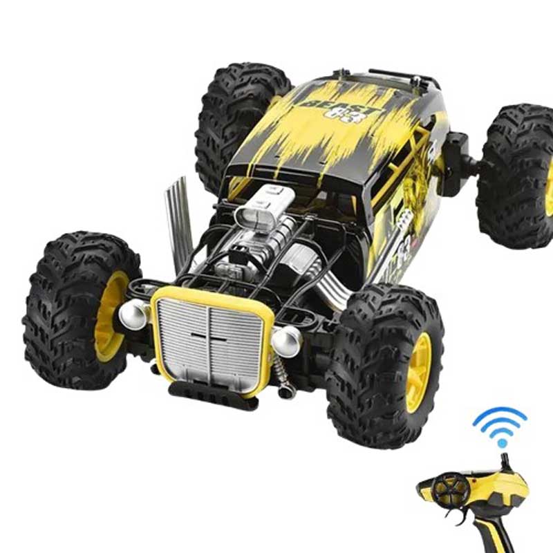 Детска кола 4х4 за каскади с RC управление 1:12, жълта – преден диагонален изглед с дистанционно управление.