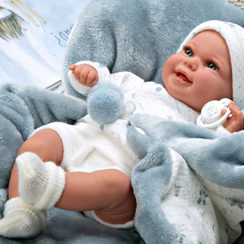 Кукла-бебе Babyto Elegance със синьо одеялце, реално тегло - 35 см